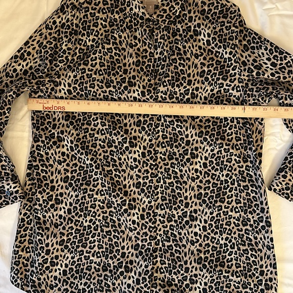 Chicos Animal Print No Wrinkle Long Sleeved Button Down Blouse Size 3 (XL) - Picture 3 of 6